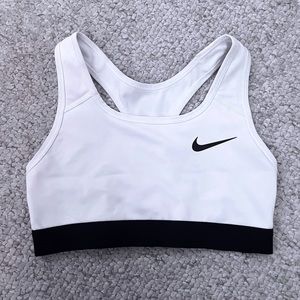 Women's White Nike Sports Bra - Non-padded